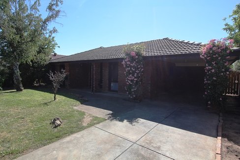 8 Halbert Street, WENDOUREE VIC 3355