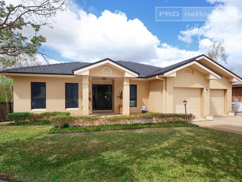 8 Headley Place, KOORINGAL NSW 2650