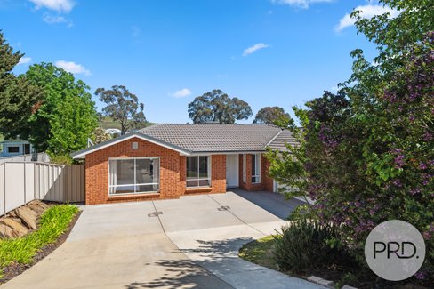 8 Hudson Drive, LLOYD NSW 2650