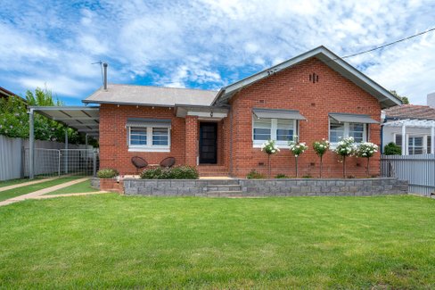 8 Jarick Street, TURVEY PARK NSW 2650