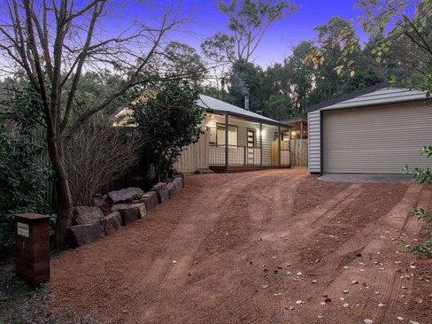 8 Joy Avenue Mount Evelyn 3796