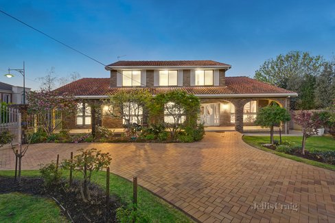 8 Katandra Place Doncaster East 3109