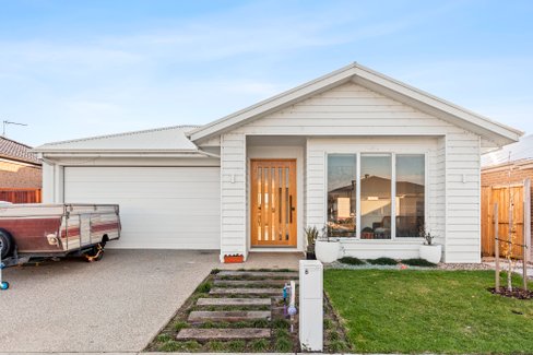 8 Keats Circuit  Armstrong Creek 3217