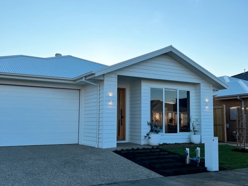 8 Keats Circuit  Armstrong Creek 3217