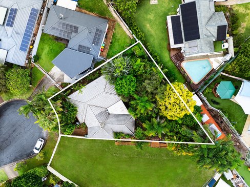 8 Kenley Court, CARRARA QLD 4211