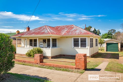 8 Kent Street, TAMWORTH NSW 2340