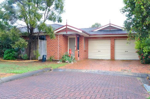 8 Kinchega Court, WATTLE GROVE NSW 2173