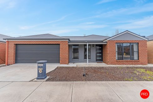8 Kingfisher Avenue, KANGAROO FLAT VIC 3555
