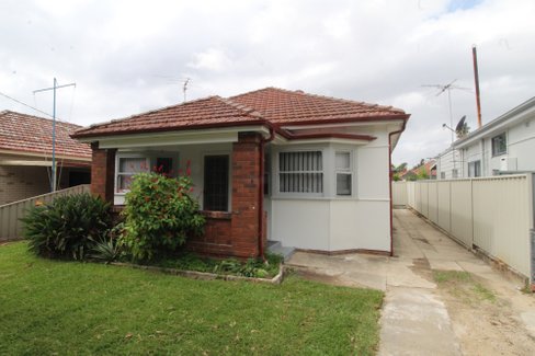 8 Kooreela Street, KINGSGROVE NSW 2208