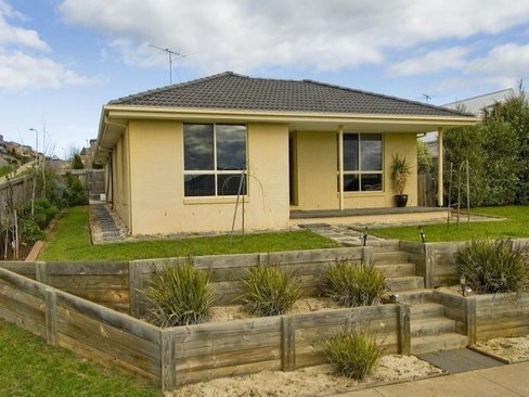 8 Lexia Place Waurn Ponds 3216