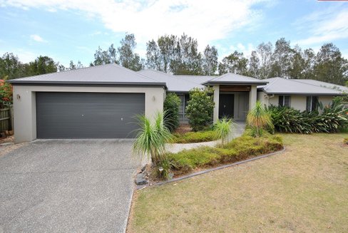 8 Lillypilly Court, HELENSVALE QLD 4212