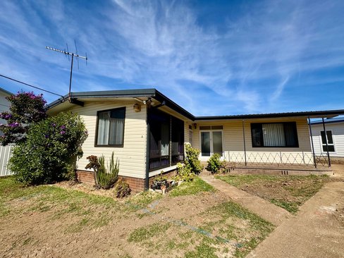 8 Lockwood Avenue, GREENACRE NSW 2190