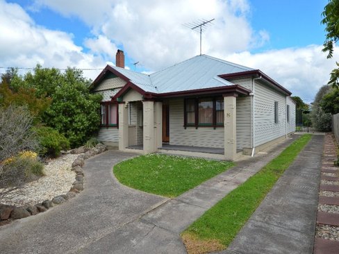 8 Lomond Terrace East Geelong 3219