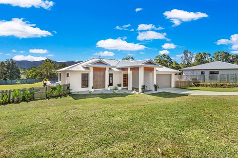 8 Lyndon Court, CANNON VALLEY QLD 4800