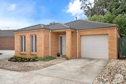 8 Malcolm Court, BROWN HILL VIC 3350