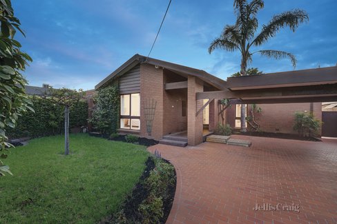 8 Mitchell Road Caulfield North 3161