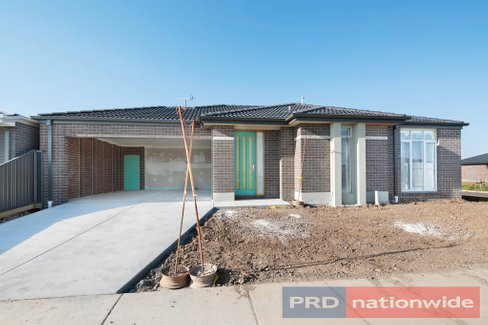8 Moore Way, Lucas VIC 3350