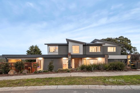 8 Murrays Place Eltham North 3095