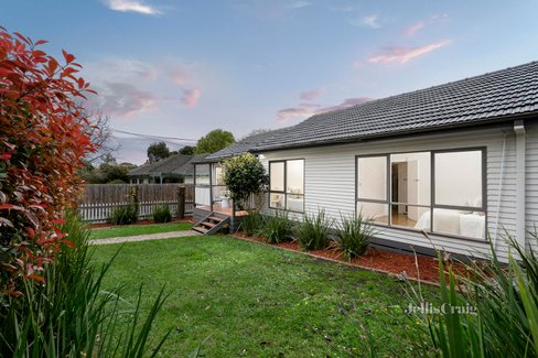 8 Neville Street Mooroolbark 3138