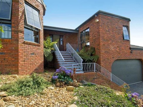 8 Oakbank Avenue Highton 3216