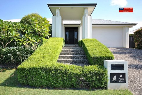 8 Pacha Close, COOMERA QLD 4209