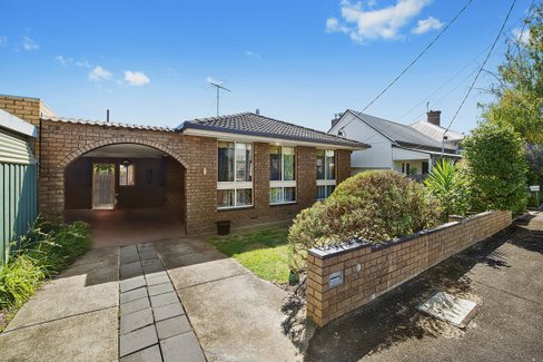 8 Plunkett Street Geelong West 3218
