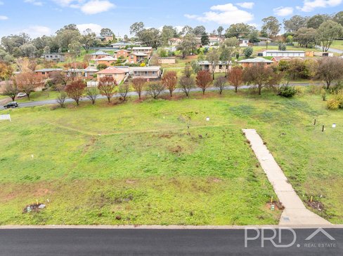 8 Prospero Drive, TUMUT