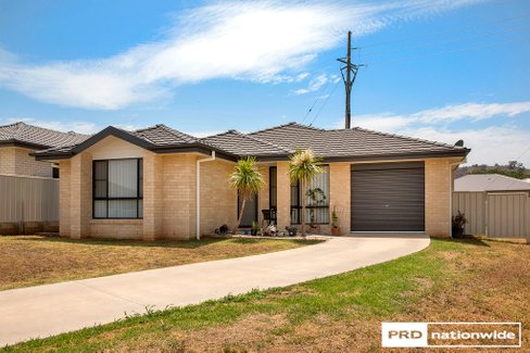 8 Red Cedar Cove, TAMWORTH NSW 2340