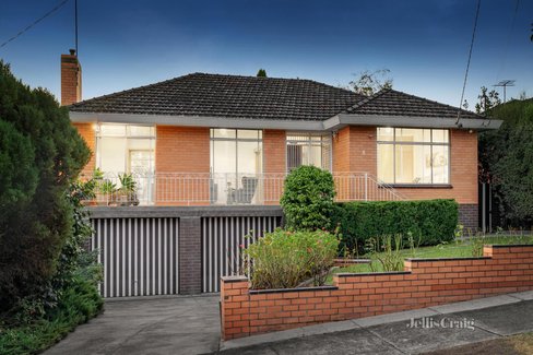 8 Riviera Avenue Doncaster 3108