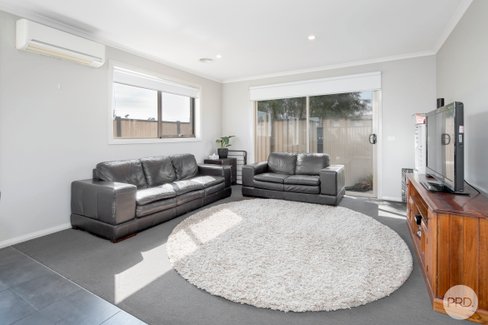 8 Ron Court, CANADIAN VIC 3350
