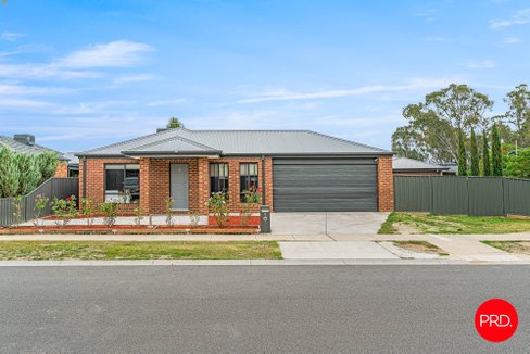 8 Roper Terrace, EPSOM VIC 3551
