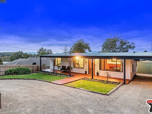 8 Russell Street Mount Evelyn 3796