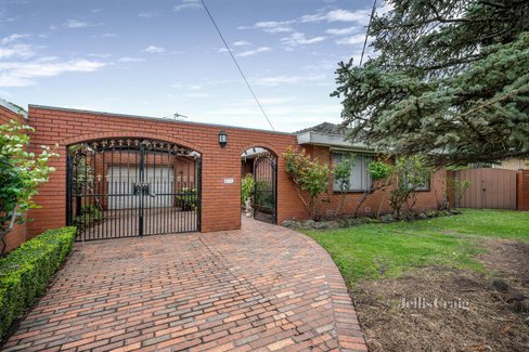 8 Saffron Court Burwood East 3151