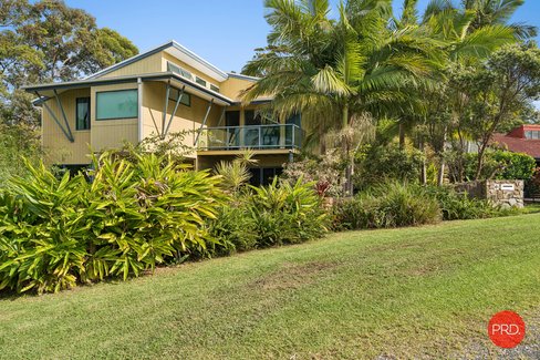 8 Sandy Beach Road, KORORA NSW 2450