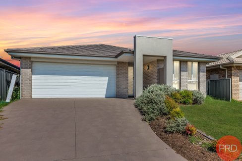 8 Sellers Avenue, RUTHERFORD NSW 2320