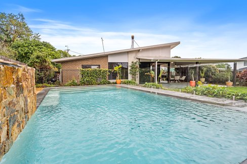 8 Serpentine Creek Road, REDLAND BAY QLD 4165