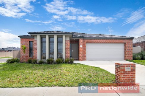 8 Sorrento Drive, ALFREDTON VIC 3350