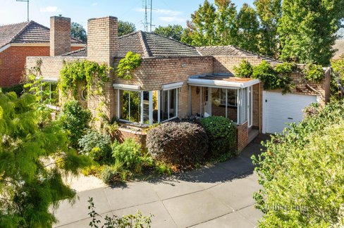 8 St Aidans Drive  Lake Wendouree 3350