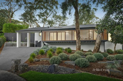 8 Strickland Court Greensborough 3088