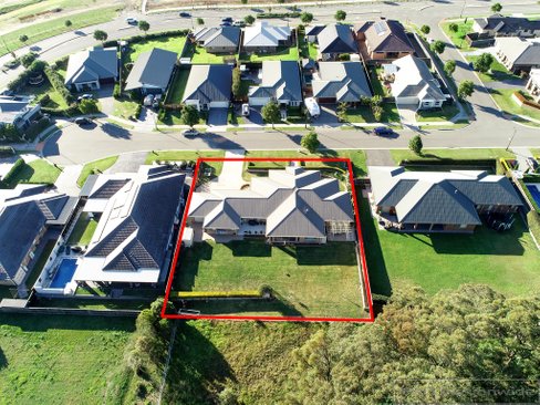 8 Swiftwing Close, CHISHOLM NSW 2322