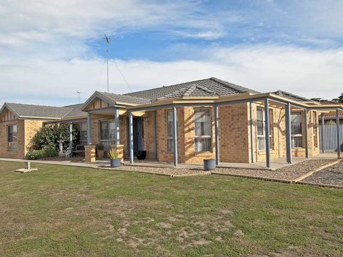 8 Tantalla Court St Albans Park 3219