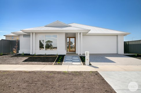 8 Thurling Parade, LUCAS VIC 3350