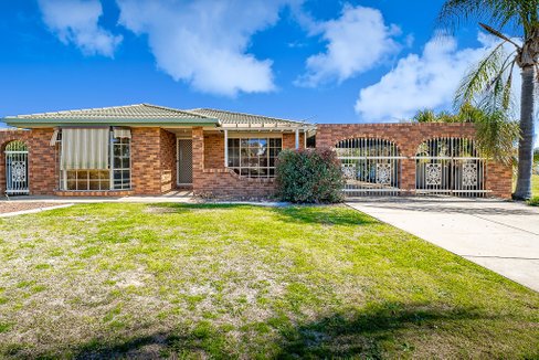 8 Toney Place, GLENFIELD PARK NSW 2650