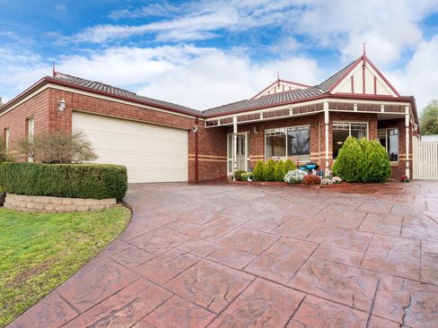 8 Tudor Drive Mooroolbark 3138