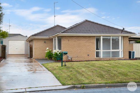 8 Waltham Drive, MITCHELL PARK VIC 3355