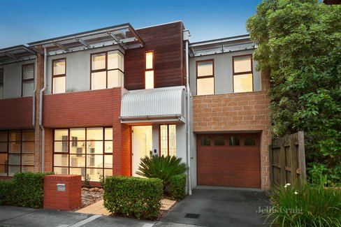 8 Wando Grove St Kilda East 3183