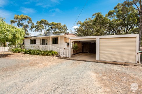 8 Warde Street, GOORNONG VIC 3557