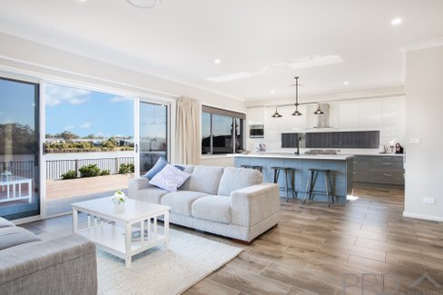 8 Waterside Close, RUTHERFORD NSW 2320