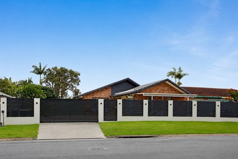 8 Whipbird Court, Burleigh Waters QLD 4220