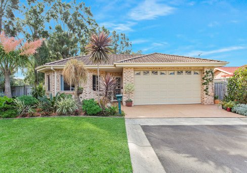 8 Whitely Place, KANAHOOKA NSW 2530